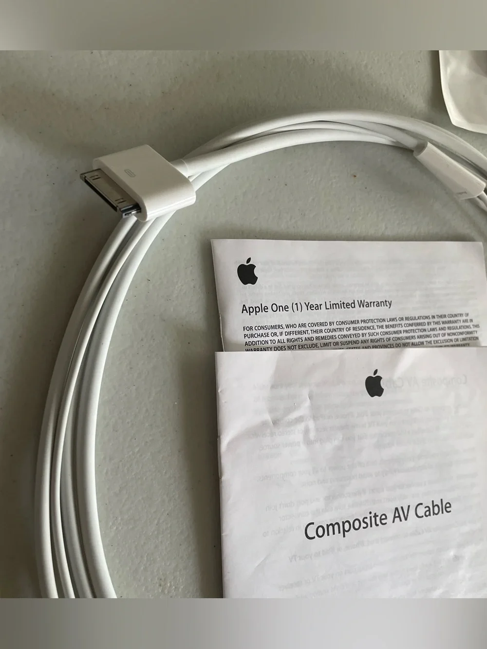 🍏 Vintage Apple 30-pin Media & Camera Adapter Bundle (5-Piece Lot)